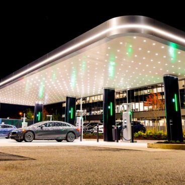 Mercedes-Benz High-Power Charging Accelerates Investment in the US Clean Energy & Transportation Economy, Deploying Made-in-America Alpitronic Hardware