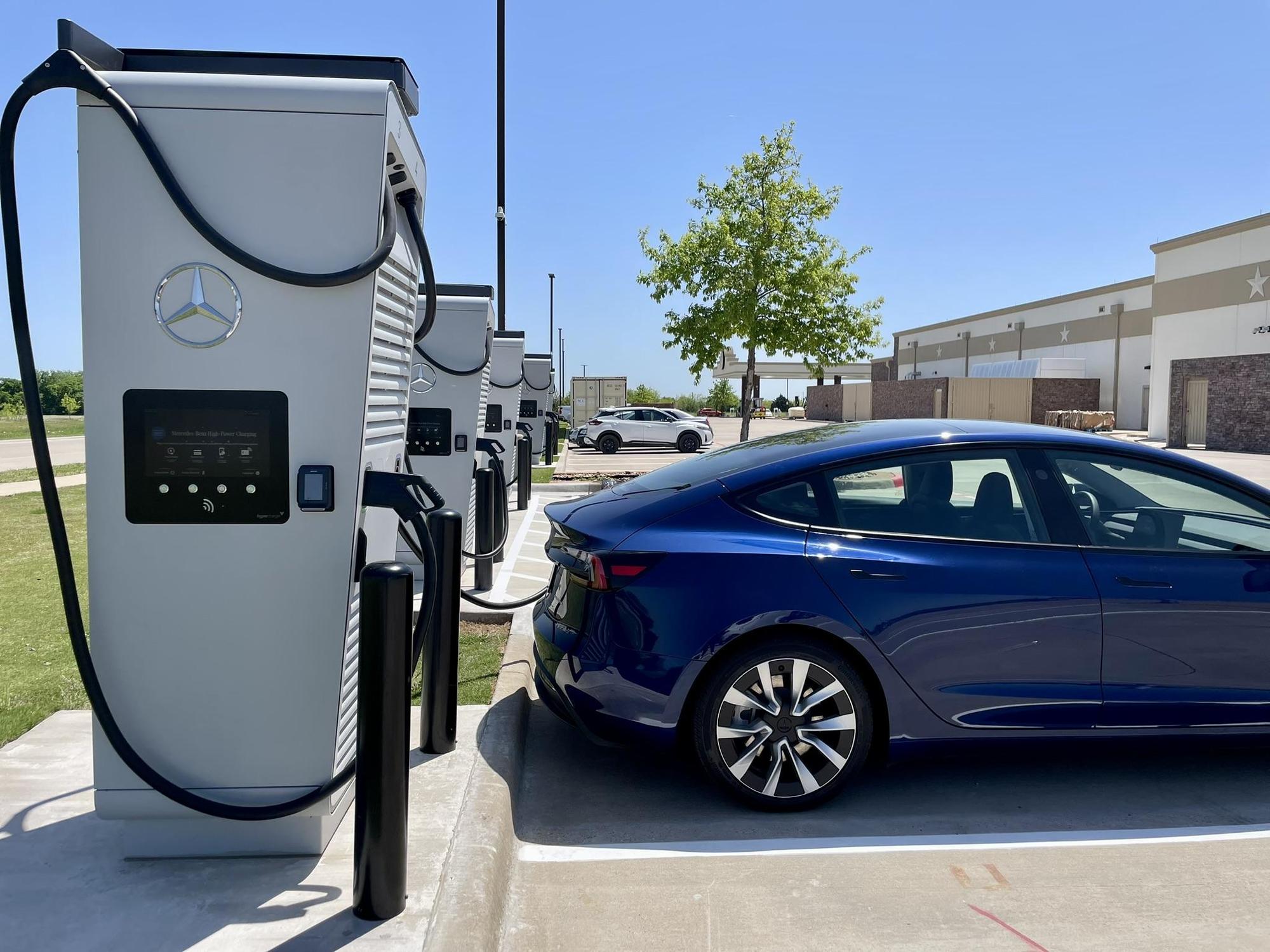 Ennis, TX charging station (a1RDo000000Z3O2MAK)