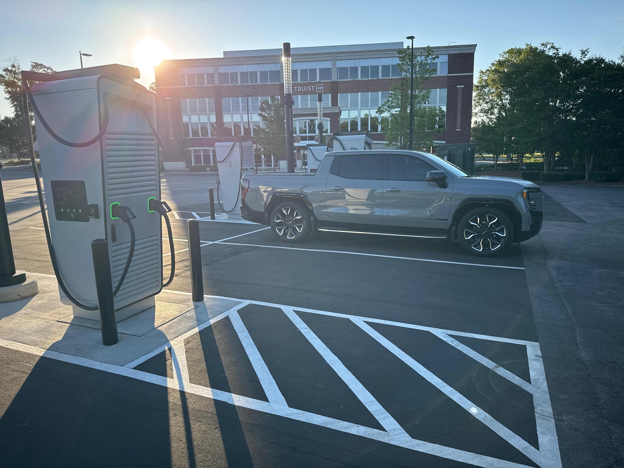 Greensboro, NC charging station (a1RDo000000Z3TmMAK)