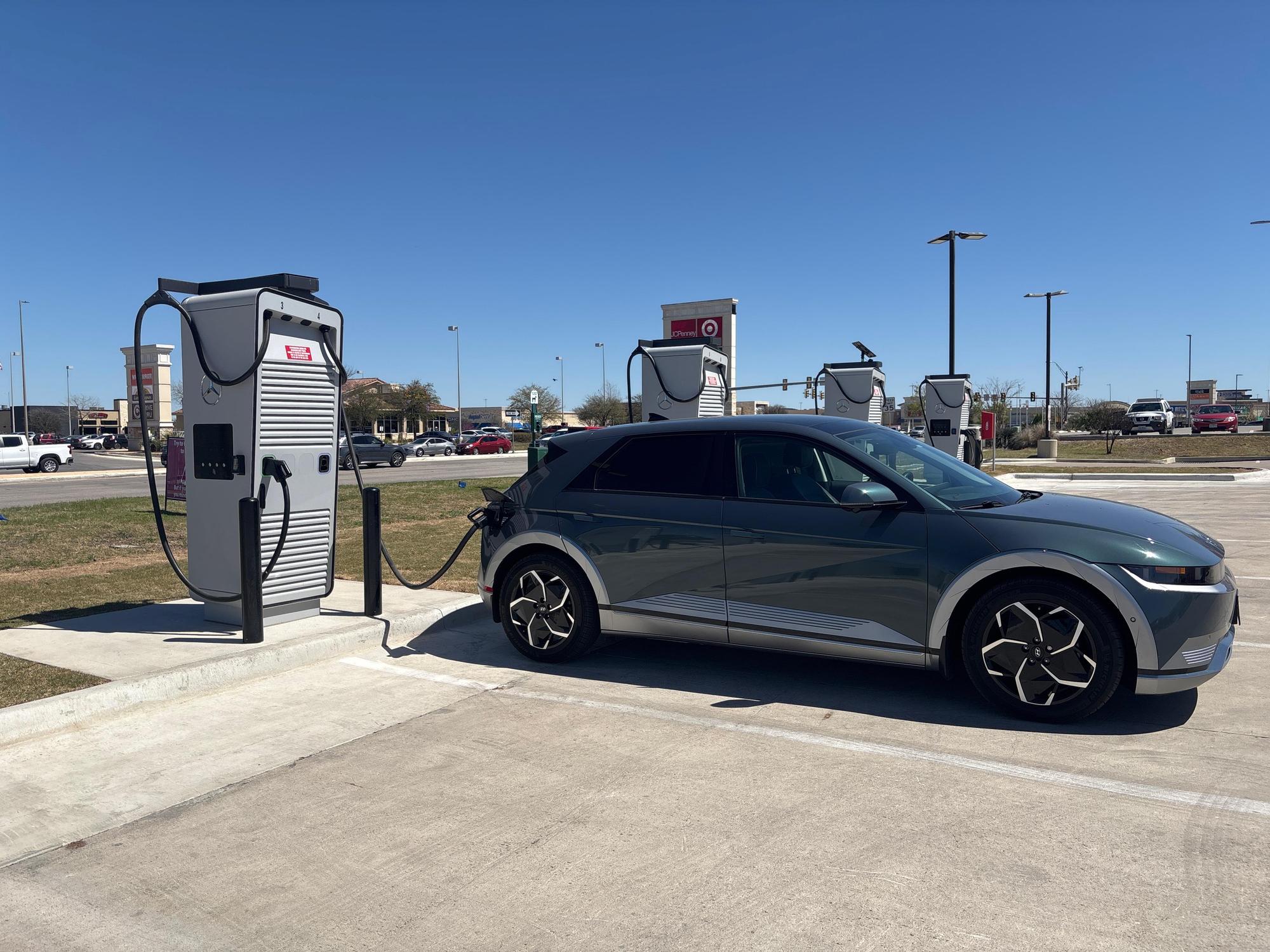 New Braunfels, TX charging station (a1RDo000000Z3UAMA0)