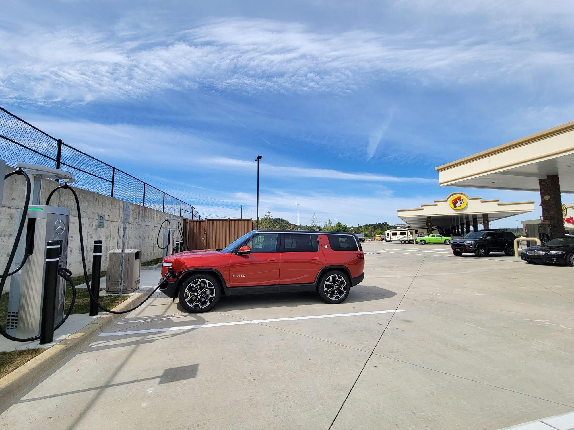 Leeds, AL charging station (a1RDo000000Z3Y0MAK)