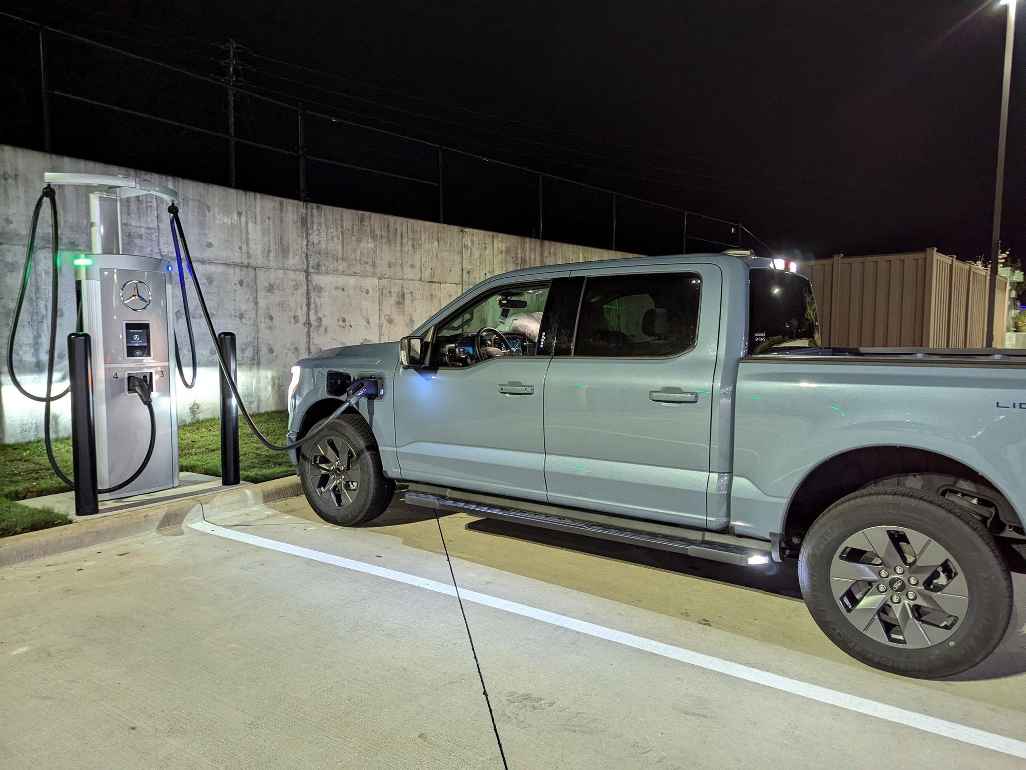 Leeds, AL charging station (a1RDo000000Z3Y0MAK)