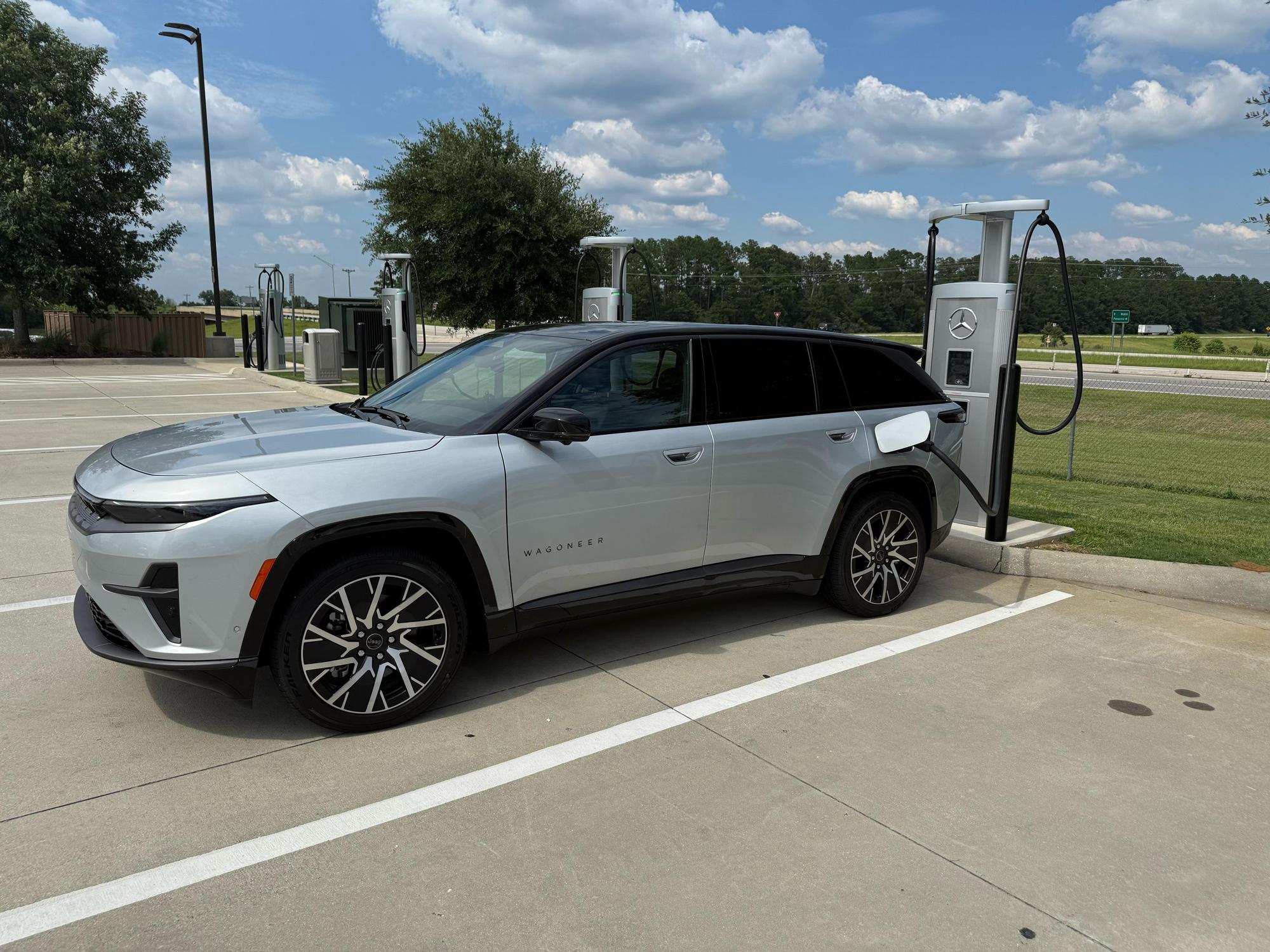 Robertsdale, AL charging station (a1RDo000000Z3YdMAK)