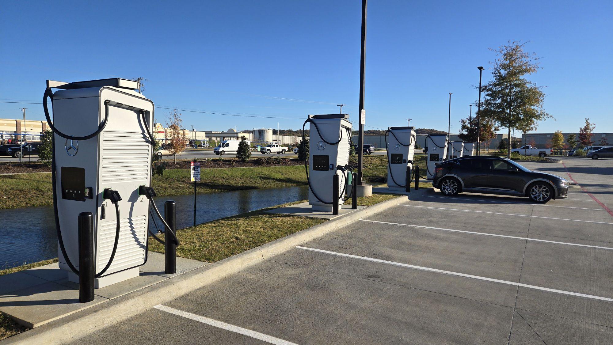 Calhoun, GA charging station (a1RDo000000Z3YeMAK)