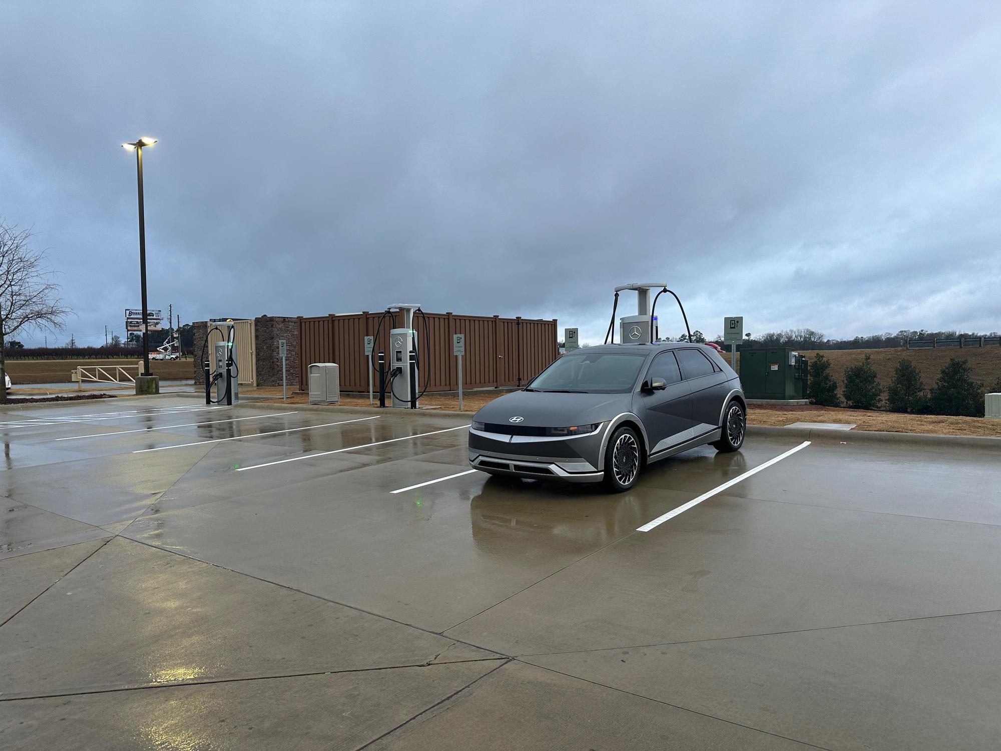 Warner Robbins, GA charging station (a1RDo000000Z3YfMAK)