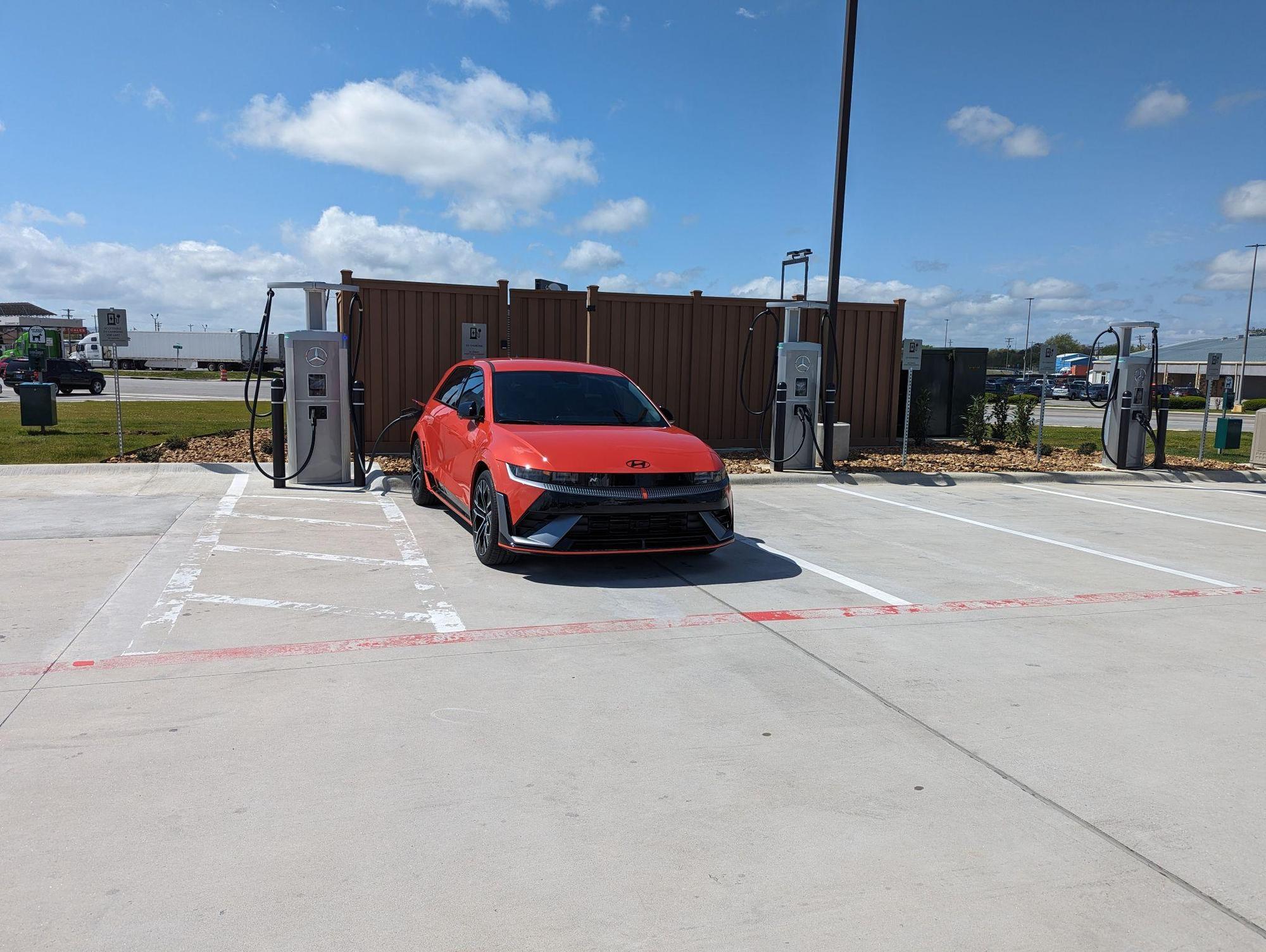 Crossville, TN charging station (a1RDo000000Z3YjMAK)