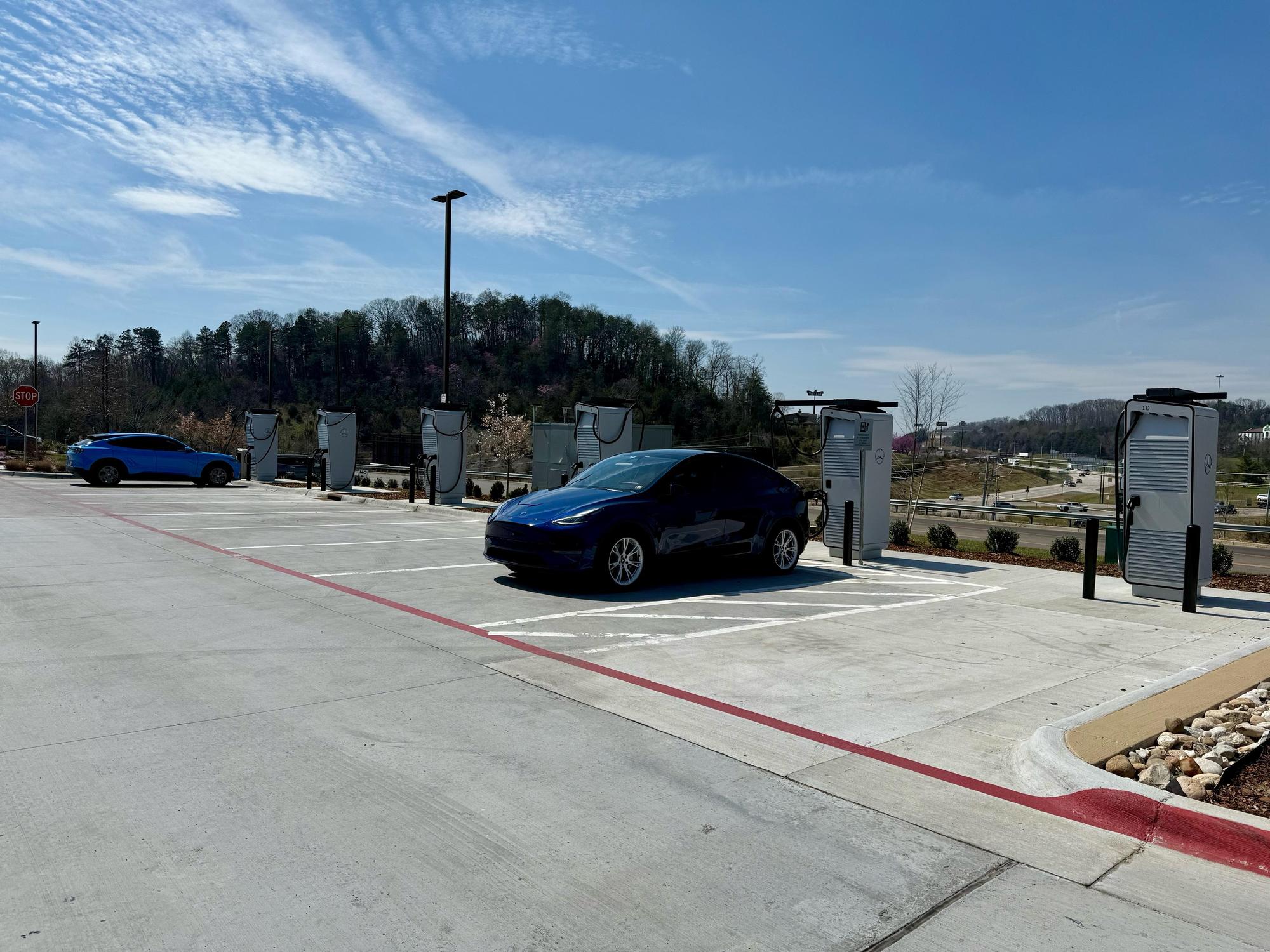 Sevierville, TN charging station (a1RDo000000exxZMAQ)