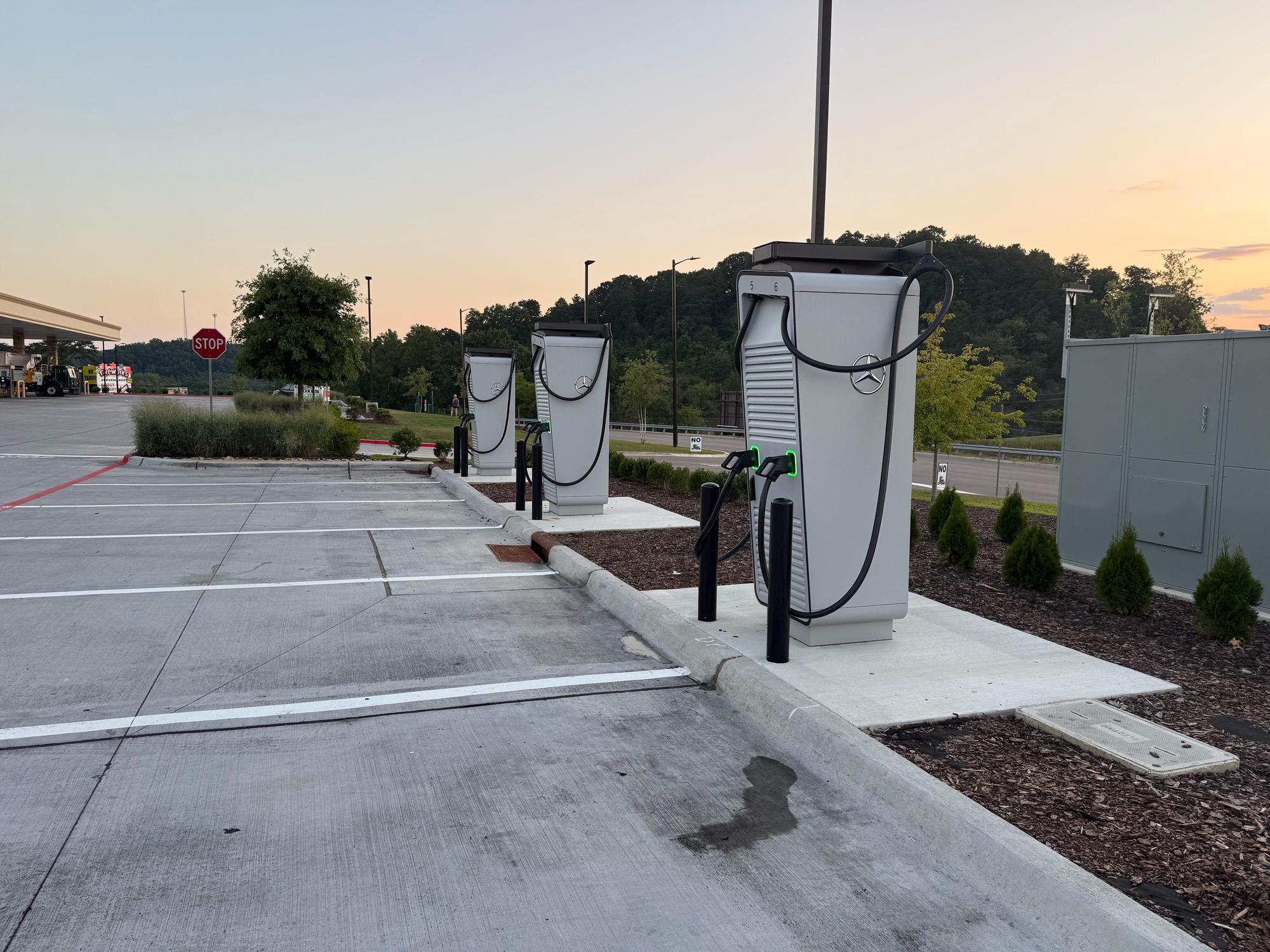 Sevierville, TN charging station (a1RDo000000exxZMAQ)