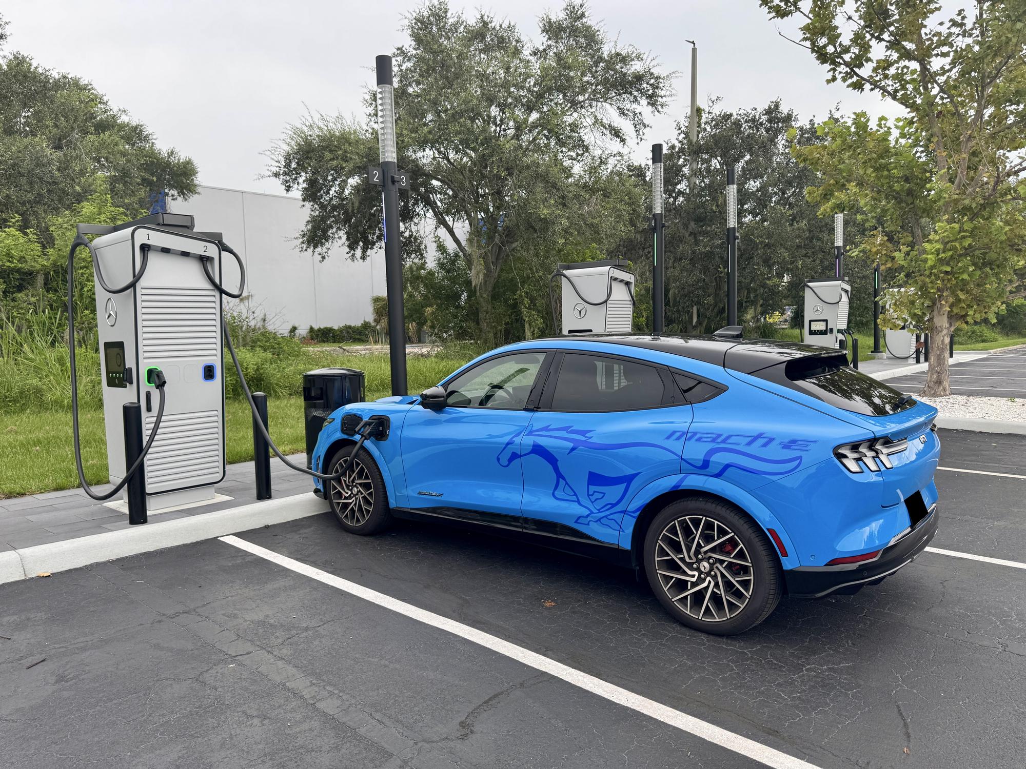 Ellenton, FL charging station (a1RQK000000935G2AQ)