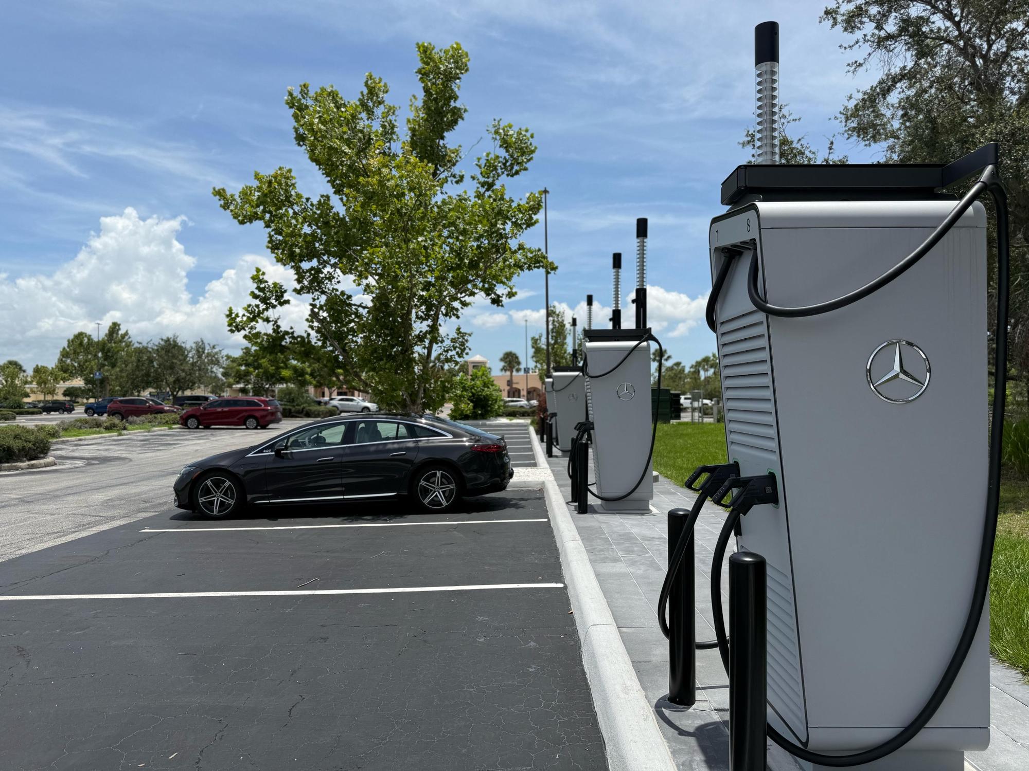 Ellenton, FL charging station (a1RQK000000935G2AQ)