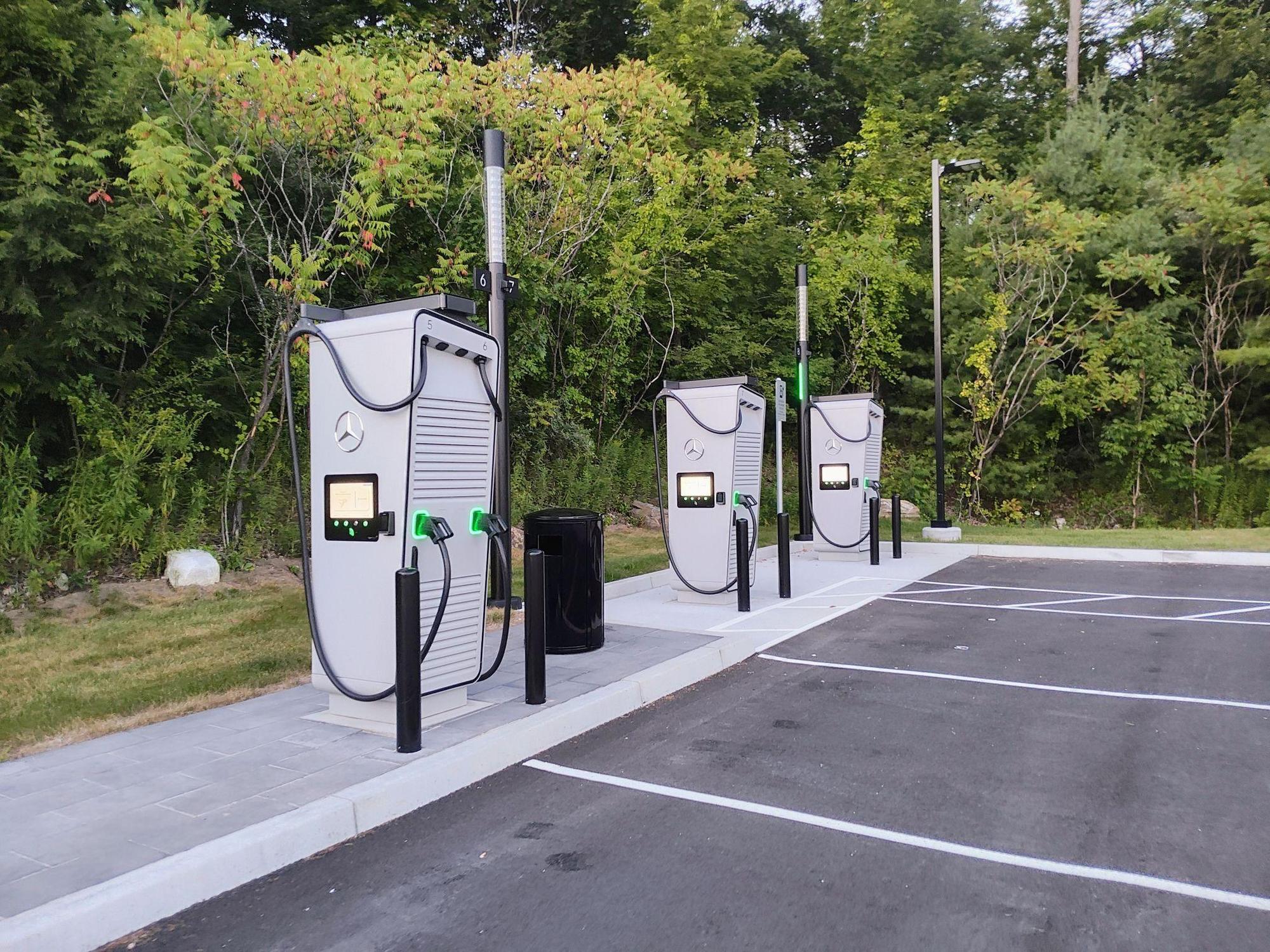 Lee, MA charging station (a1RQK000000EjwX2AS)
