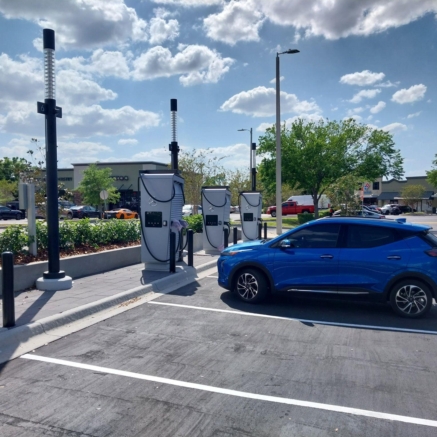Riverview, FL charging station (a1RQK000000KbY52AK)