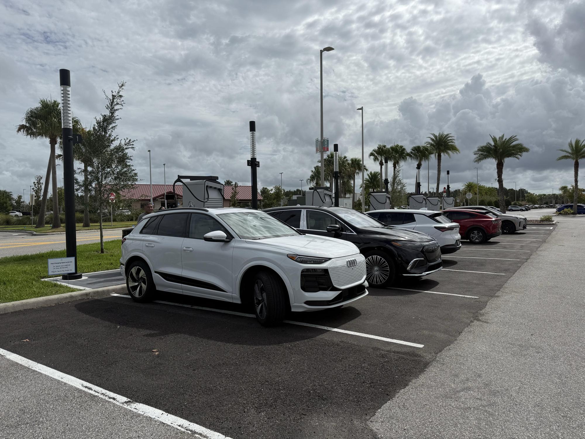 Lutz, FL charging station (a1RQK000000MIcb2AG)