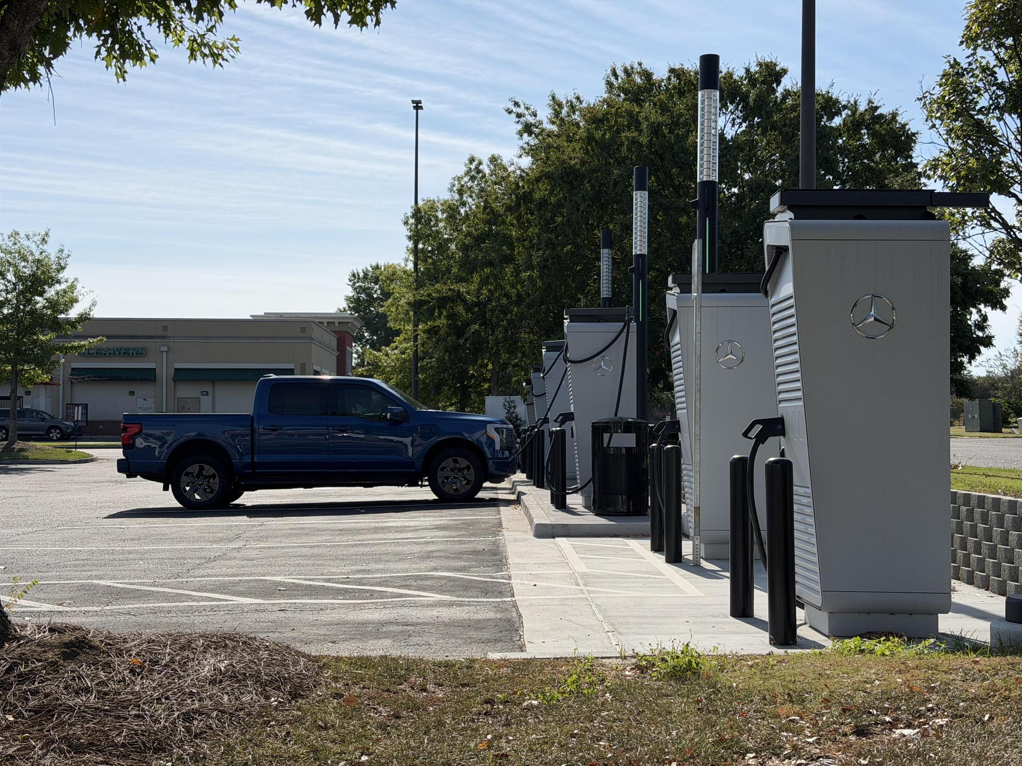 North Charleston, SC charging station (a1RQK000000NJjV2AW)