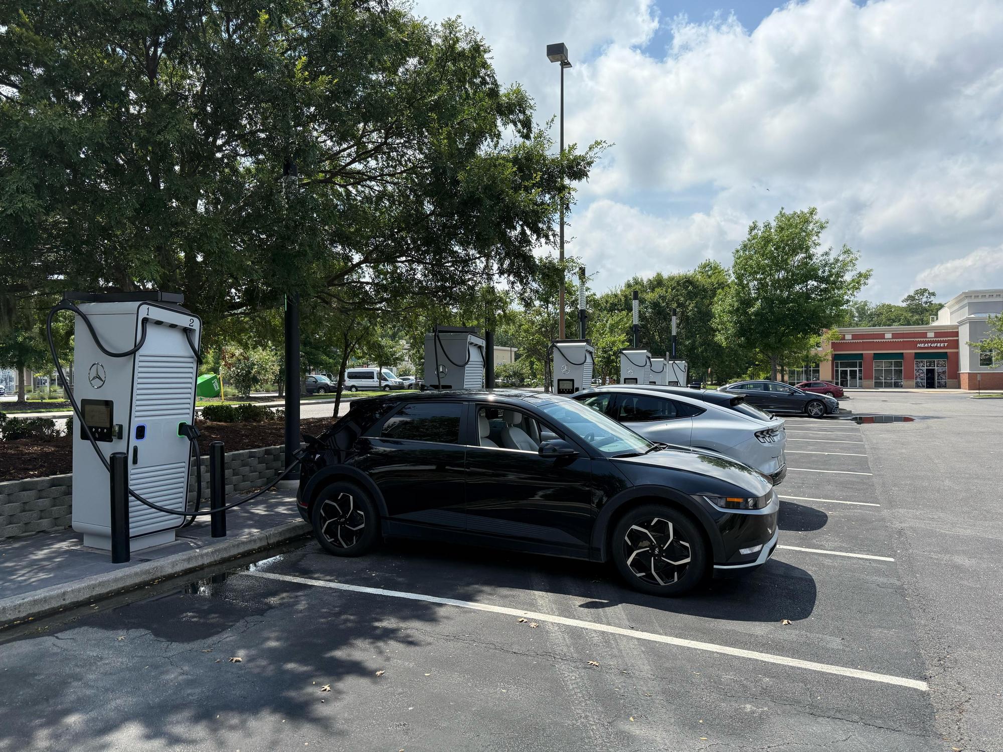 North Charleston, SC charging station (a1RQK000000NJjV2AW)