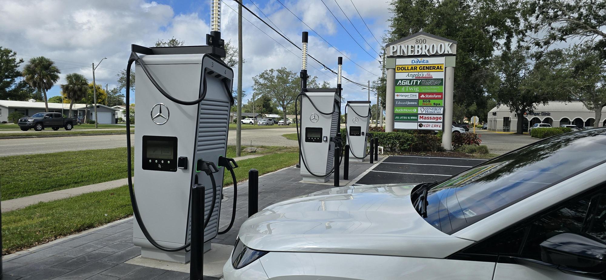 Venice, FL charging station (a1RQK000000mQ3T2AU)
